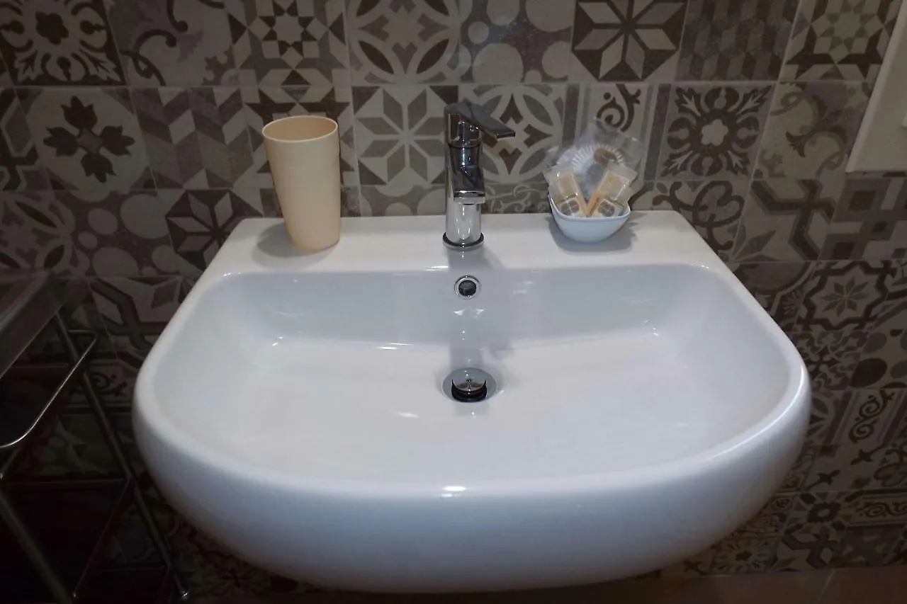 Cefalu Studio Room And Apartments