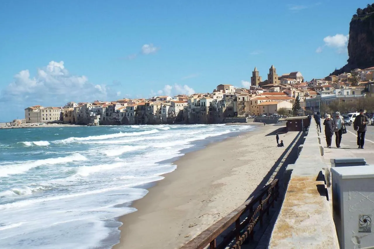Cefalu Studio Room And Apartments Italy