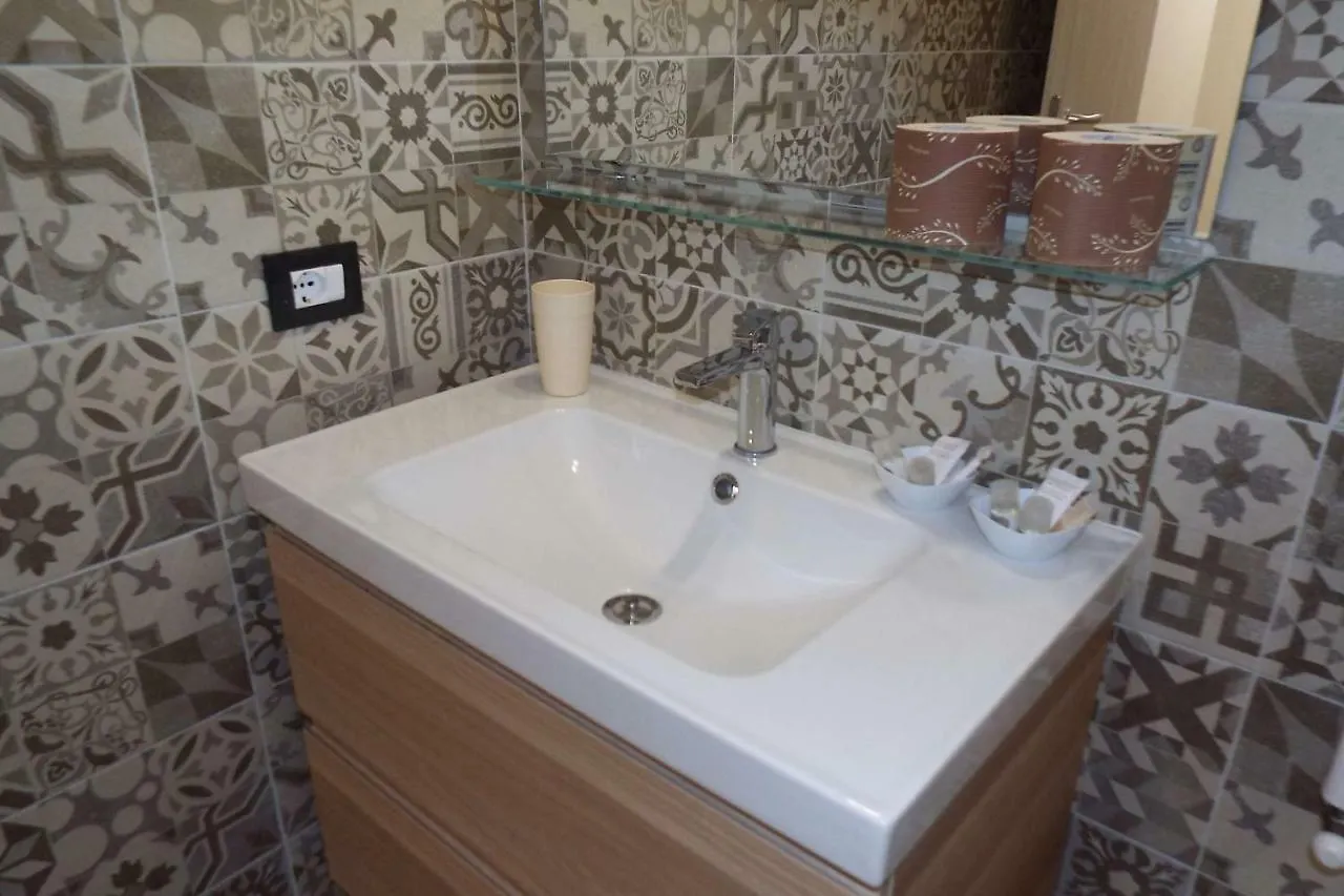 Cefalu Studio Room And Apartments